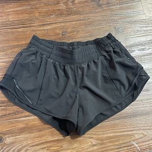 black lululemon hotty hot low rise 2.5